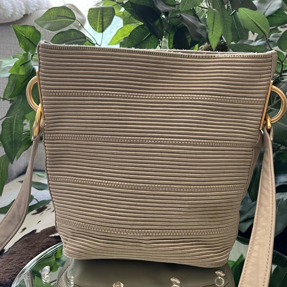 Americana by SHARIF Unique Tan and Gold Shoulder Bag